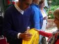 Miguel Indurain firma maglia gialla
